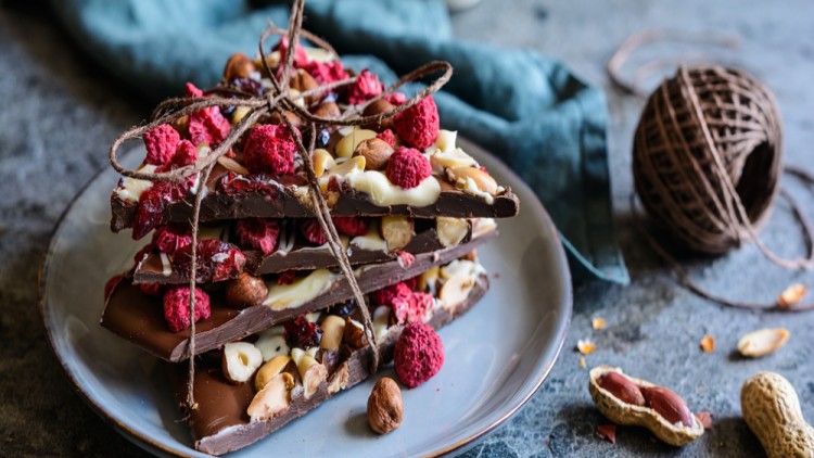 Schokolade mit Trockenfrüchten und Nüssen - Globus ☀ Supermarkt ⇒ ... Schokolade mit Trockenfrüchten und Nüssen - Globus ☀ Supermarkt ⇒ ...