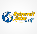 Ein blau-weißes Globussymbol mit gelber Schrift „Reisewelt Sulze“ und gelber Flugzeuglinie, ein weißes Flugzeug rechts.