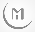 Grau gefärbtes „M“-Symbol in moderner Schrift, umrahmt von einem grauen Halbkreis auf weißem Hintergrund.