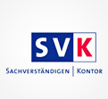 Logo mit blauen Buchstaben SV und rotem K, darunter steht der Text Sachverständigen Kontor in dunkelblauer Schrift.