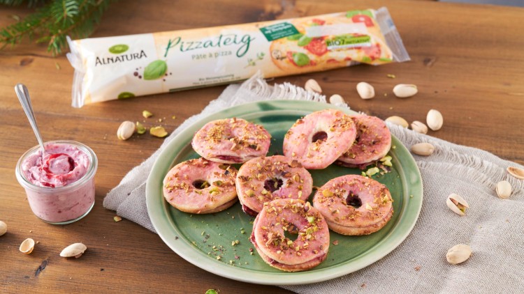 Süße Teigkringel mit Mandelcreme - Globus ☀ Supermarkt ⇒ Vielfalt ...