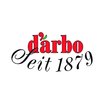 Schriftzug „d'arbo seit 1879“ mit rotem Text, schwarzer Schreibschrift und grünem Blatt über dem Buchstaben „d“.