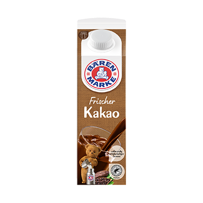 Braune Verpackung mit weißem Drehverschluss, Aufschrift „Frischer Kakao“ und „Bärenmarke“, Bild eines Kakaogetränks und eines Bären.