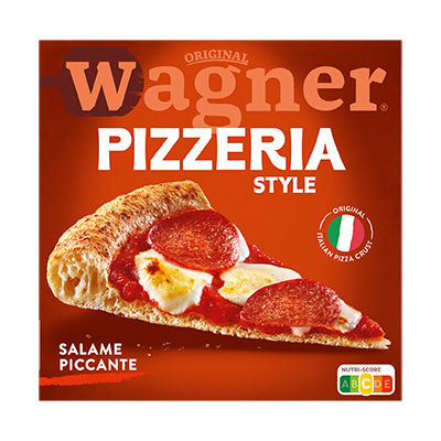 Pizza-Verpackung mit Aufschrift Wagner Pizzeria Style, Original Italian Pizza Crust, Salame Piccante, Nutri-Score B, rote Gestaltung.