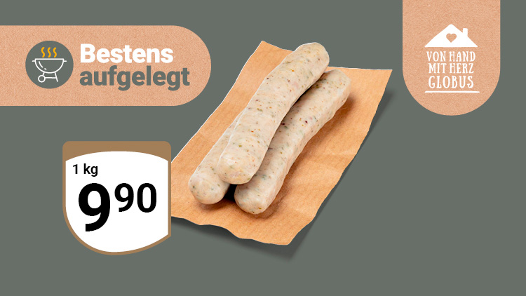 Drei rohe Bratwürste liegen auf braunem Papier, links Text „Bestens aufgelegt“ und „Von Hand mit Herz GLOBUS“, Preisangabe 9,90.