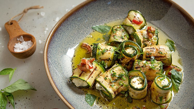 Zucchini-Röllchen - Globus ☀ Supermarkt ⇒ Vielfalt, Qualität & Beratung Zucchini-Röllchen - Globus ☀ Supermarkt ⇒ Vielfalt, Qualität & Beratung