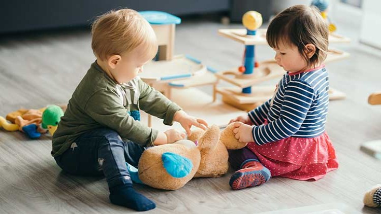 Spielende Kinder