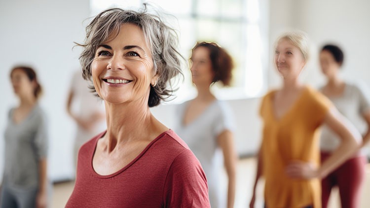 Frauen im Fitnesstudio bei einem Kurs