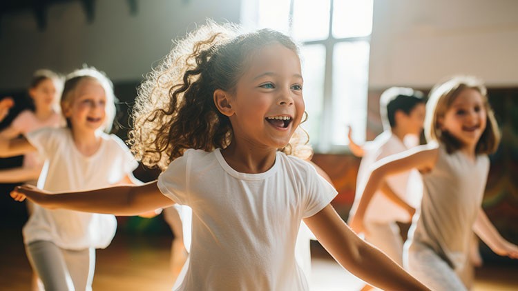 Kinder beim Tanzen