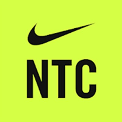 Schwarzer Schriftzug „NTC“ unter einem schwarzen Haken-Symbol auf neon-gelbem Hintergrund.