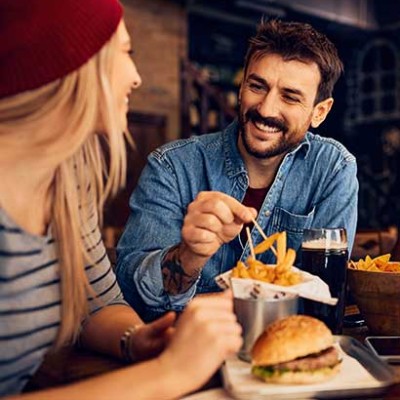 Freunde beim Essen