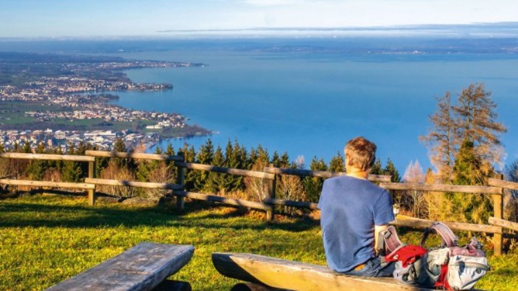 Der Bodensee-Radweg lädt ein zu einem Sprung ins Wasser