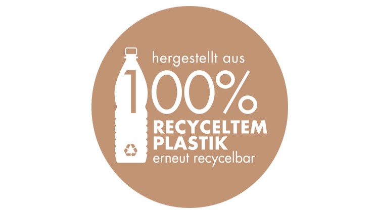 Brauner Kreis mit weißem Text: „hergestellt aus 100% recyceltem Plastik, erneut recycelbar“, daneben eine Plastikflasche.
