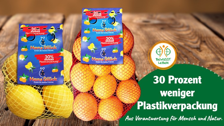 Netze mit Zitronen und Orangen der Marke Hans Glück, Text: 30 Prozent weniger Plastikverpackung, bewusst leben.