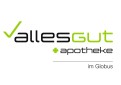 Schwarzer Text „alles gut apotheke“ mit grünem Häkchen und grünem Wort „gut“, darunter kleiner Schriftzug „im GLOBUS“.