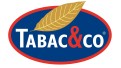 Logo mit rotem Rand, blauem Oval, dem weißen Schriftzug „TABAC&CO“ und einem goldenen Blatt über dem Schriftzug.
