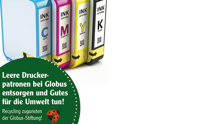 Vier Tintenpatronen in den Farben Cyan, Magenta, Gelb und Schwarz, daneben grünes Feld mit Text zur Recycling-Aktion bei GLOBUS.