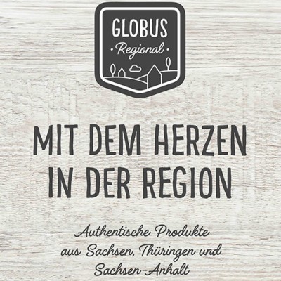 Person mit Strohhut und roter Schürze hält Kartoffeln, rechts Text \"GLOBUS Regional\" und \"Mit dem Herzen in der Region\".