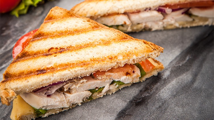 Gegrilltes Sandwich mit Putenbrust - Globus ☀ Supermarkt ⇒ Vielfalt ...