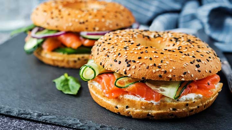 Bagel mit Lachs und Frischkäse - Globus ☀ Supermarkt ⇒ Vielfalt ...