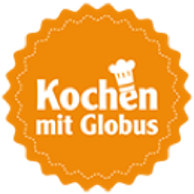 Orange Plakette mit gezacktem Rand, weißer Schrift „Kochen mit Globus“ und einer weißen Kochmütze über dem Wort „Kochen“.