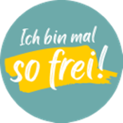 Runder Aufkleber mit türkisfarbenem Hintergrund, gelbem Pinselstrich und weißer Schrift: Ich bin mal so frei!