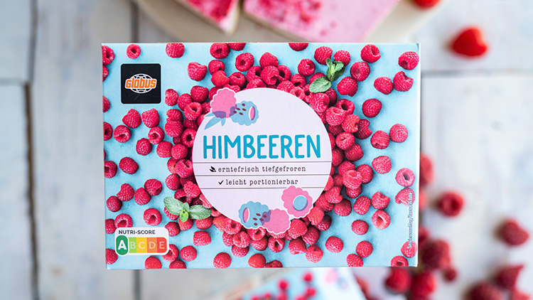 Verpackung von GLOBUS Himbeeren mit blauem Hintergrund, Schriftzug „Himbeeren“, NUTRI-SCORE A und weiteren Angaben.