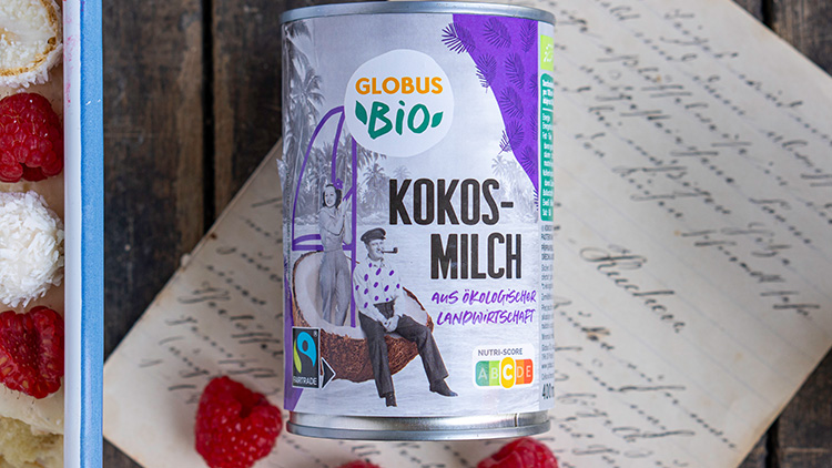 Eine Dose GLOBUS Bio-Kokosmilch mit Fairtrade-Siegel, Nutri-Score B und der Aufschrift „aus ökologischer Landwirtschaft“.