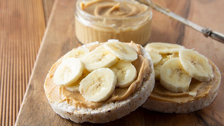 Reiswaffel mit Erdnussbutter und Banane - Globus ☀ Supermarkt ⇒ ...