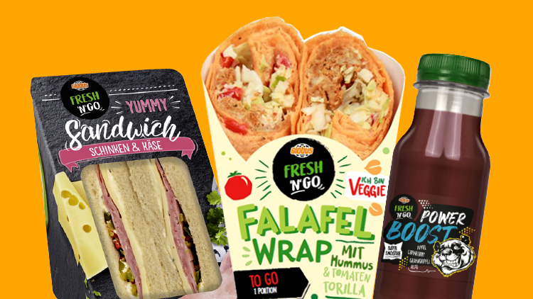 Ein Sandwich mit Schinken und Käse, ein Falafel-Wrap und ein Power Boost Smoothie stehen vor einem gelben Hintergrund.