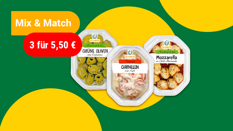 Drei Verpackungen GLOBUS Antipasti mit grünen Oliven, Mozzarella und einem verdeckten Produkt vor grünem Hintergrund.