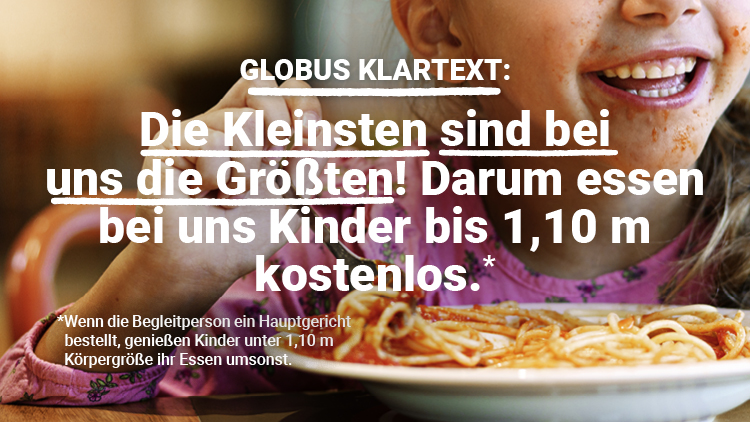 Kind in pinkem Oberteil sitzt vor einem Teller mit Spaghetti, Text: „Die Kleinsten sind bei uns die Größten!“.