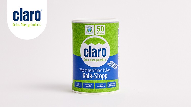 Weiße Dose mit grün-blauem Design, Aufschrift „claro Grün. Aber gründlich. Waschmaschinen Pulver Kalk-Stopp, 50 Waschgänge“.