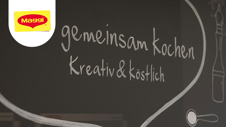 Tafel mit weißer Schrift \
