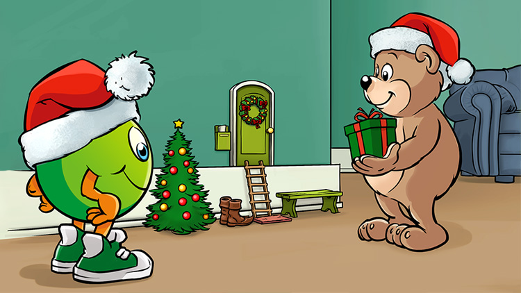 Globini mit roter Weihnachtsmütze schaut auf einen Bären mit grüner Geschenkbox, Miniatur-Weihnachtsbaum und Tür im Hintergrund.