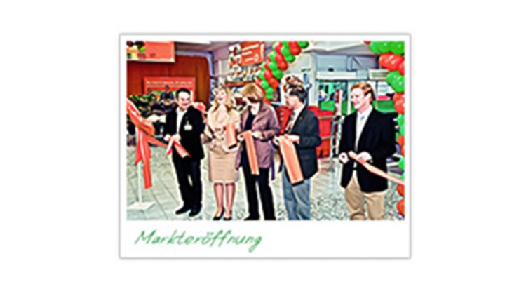 Sechs Personen schneiden ein rotes Band vor einem Eingang mit grünen und roten Luftballons, Schriftzug „Markteröffnung“.