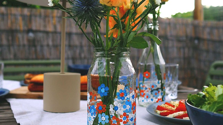 Vase mit Blumenmuster
