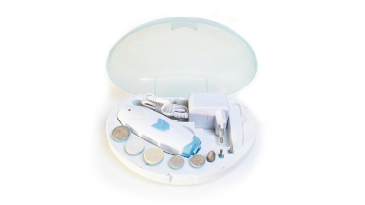 Weißes Maniküre-Set in ovaler, aufklappbarer Box mit elektrischem Gerät, Aufsätzen und Netzstecker.