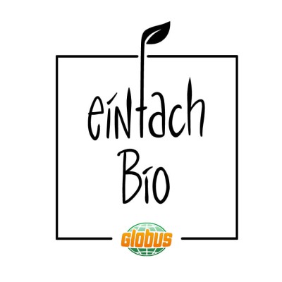 Schwarzer Schriftzug „einfach Bio“ mit Blatt auf weißem Hintergrund, darunter das grüne und orange Logo von GLOBUS.