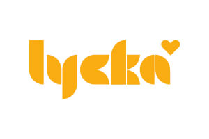 Gelbes Logo mit dem Schriftzug lycka in geometrischer Schriftart, rechts oben ein kleines Herz.