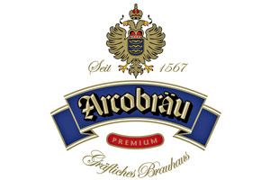 Wappen mit Krone oben, Schriftzug Arcobräu Premium in Blau und Gold darunter, Text „Seit 1567“ und „Gräfliches Brauhaus“.