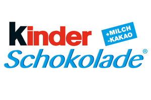 Das Bild zeigt das Logo von Kinder Schokolade mit rotem Schriftzug „Kinder“, blauem „Schokolade“ und dem Text „+MILCH +KAKAO“.