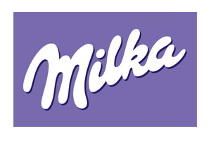 Das Bild zeigt den weißen Schriftzug „Milka“ in geschwungener Schrift auf einem lila Hintergrund.