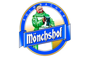 Ein lächelnder Mann in grüner Kutte hält einen Bierkrug, umgeben von einem blauen Kreis mit der Aufschrift „Kulmbacher Mönchshof“.