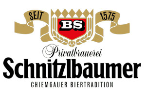 Das Logo zeigt den Schriftzug „Privatbrauerei Schnitzlbaumer Chiemgauer Biertradition“ mit Wappen und „Seit 1575“ in Gold.