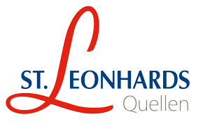 Logo der Marke St. Leonhards Quellen mit geschwungenem roten „L“, blauer Schrift und grauem Schriftzug „Quellen“.