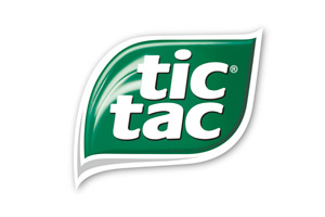 Grünes Logo mit weißem Schriftzug „tic tac“ in einer geschwungenen Blattform mit weißem Rand.
