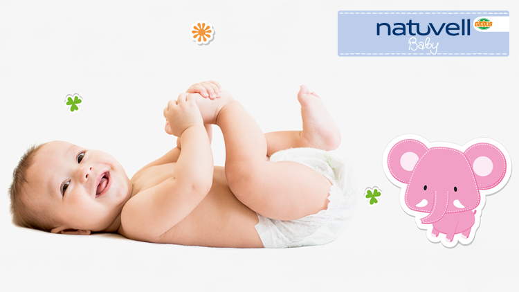 Baby in weißer Windel liegt auf dem Rücken, Text oben rechts: „natuvell Baby“ mit GLOBUS-Logo, rosafarbener Elefant rechts.