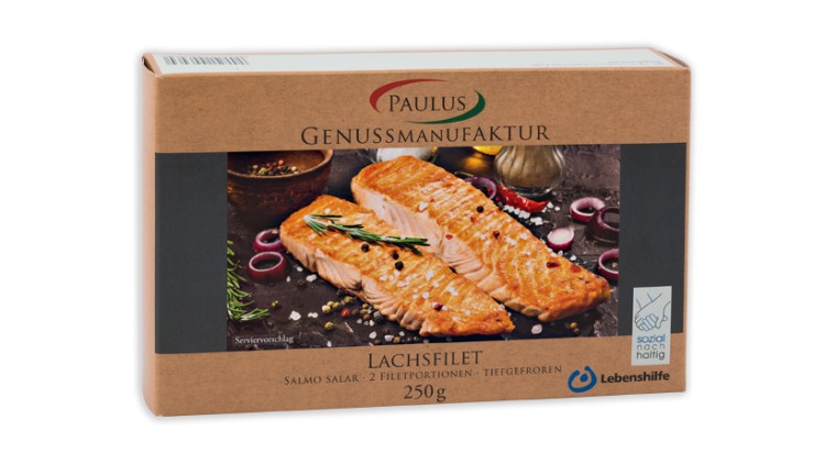 Verpackung von Paulus Genussmanufaktur mit Lachsfilet-Abbildung, 250 g, Text „sozial nachhaltig“ und Lebenshilfe-Logo.