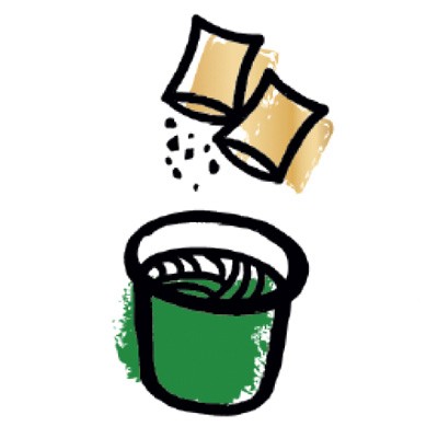 Zwei beige Päckchen streuen Inhalt in einen grünen Becher mit dunkler Flüssigkeit, dargestellt im skizzenhaften Stil.